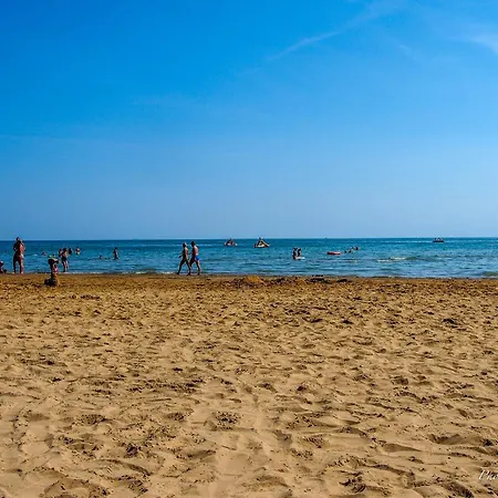 Apartman Flat With Common Pool In - Beahost