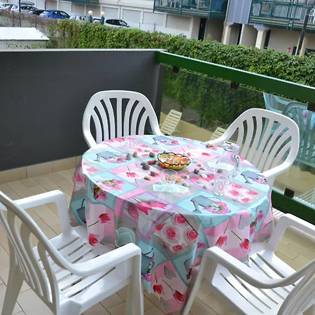 Flat With Common Pool In - Beahost Appartamento Bibione